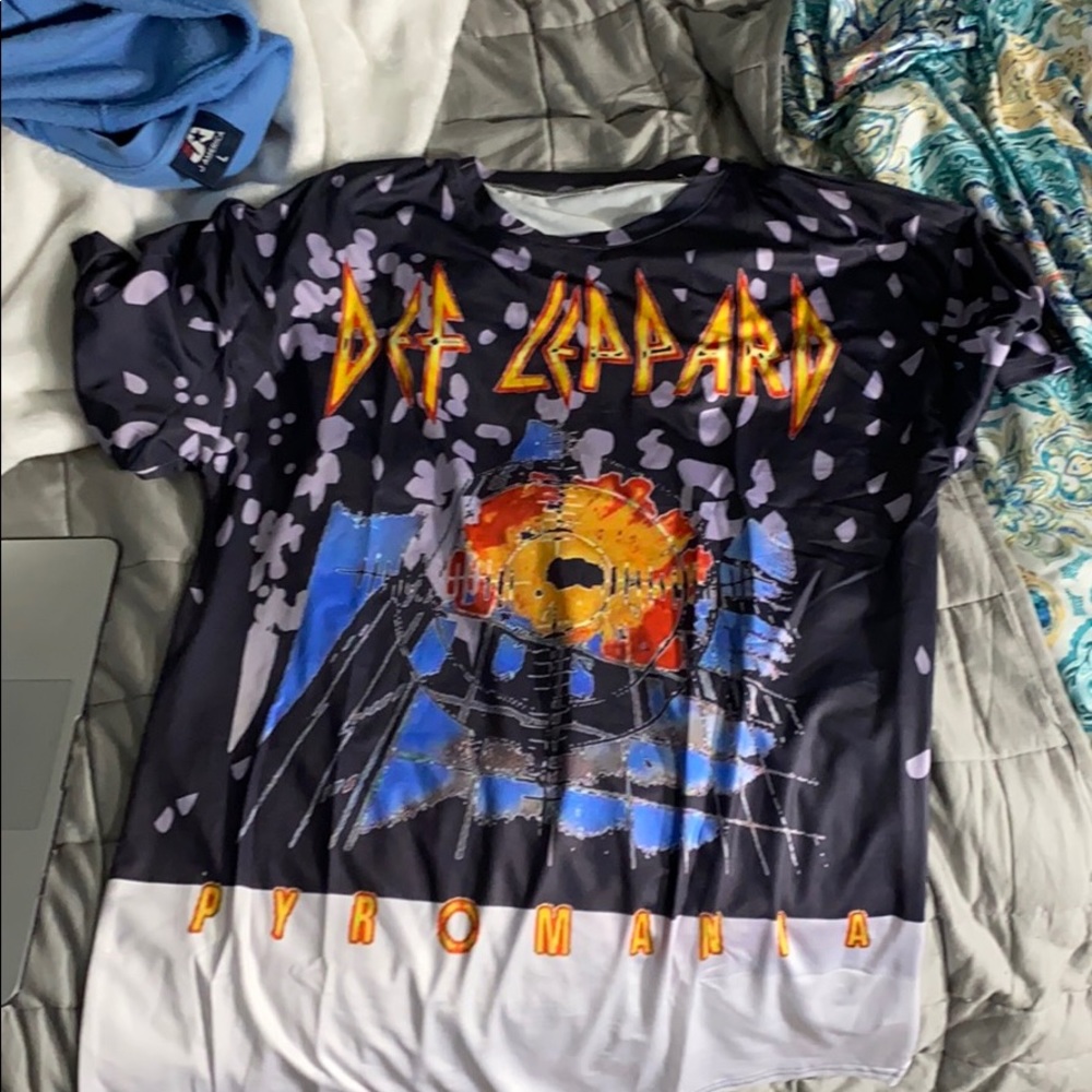graphic tee